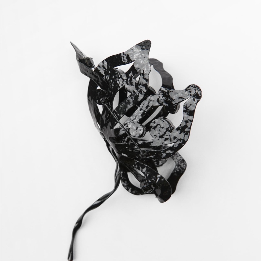 Zara limited edition floral brooch you cannot miss - Picture 3 of 4